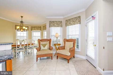 Dining - 272 S Egg Rd, Bath, PA 18014 photo 4 of 5