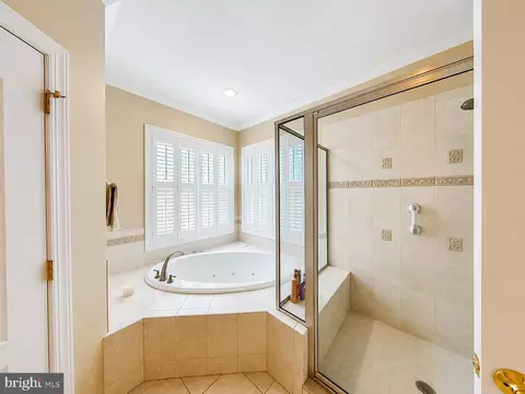 Bath - 272 S Egg Rd, Bath, PA 18014 photo 2 of 5