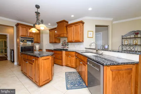 Kitchen - 272 S Egg Rd, Bath, PA 18014 photo 1 of 2