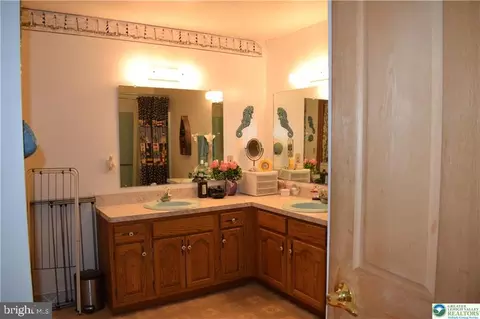 Bath - 4035 Devonshire Rd, Bethlehem, PA 18020 photo 1 of 1