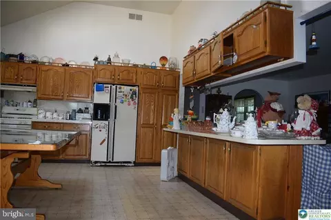 Kitchen - 4035 Devonshire Rd, Bethlehem, PA 18020 photo 2 of 2