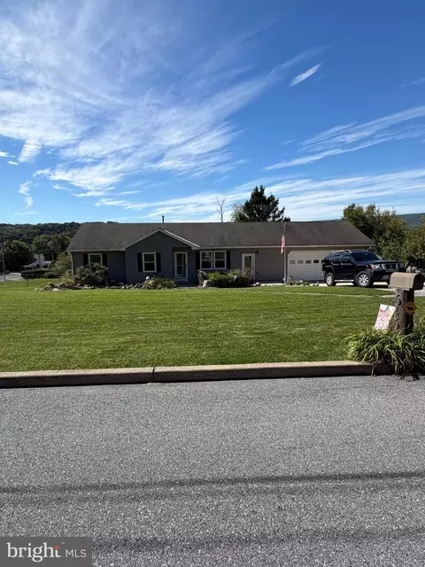646 S Lehigh Gap St, Walnutport, PA 18088