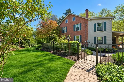 2100 Dakota Dr, Easton, PA 18045