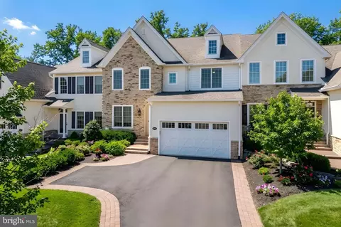 1970 Carriage Knoll Dr, Bethlehem, PA 18015