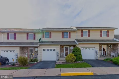 4 Monmouth Ct, Easton, PA 18040