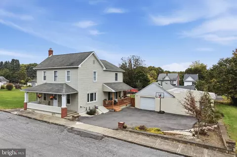 1482 N Pine St, Pen Argyl, PA 18072