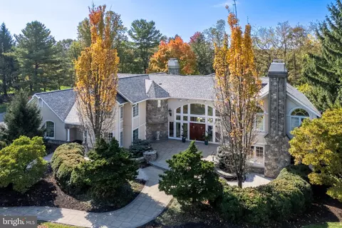 1751 Deer Run Rd, Bethlehem, PA 18015