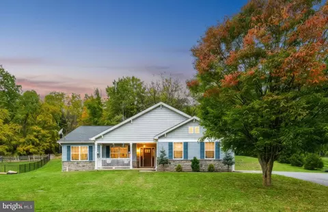 1121 Pleasant Dr, Pen Argyl, PA 18072
