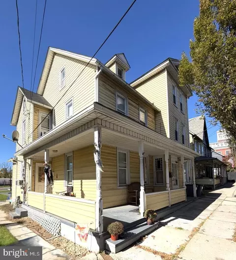 310 S 312 S Main St, Nazareth, PA 18064