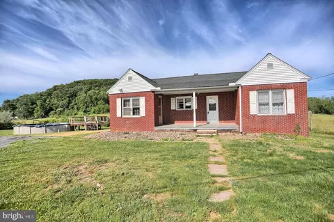 1182 Hickory Rd, Dalmatia, PA 17017