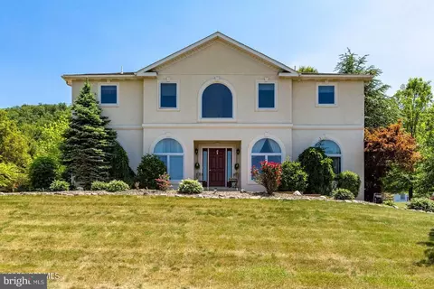 2 Sycamore St, Elysburg, PA 17824