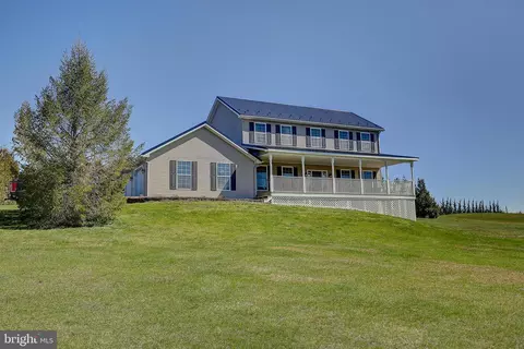 132 Moonlit Ln, Northumberland, PA 17857