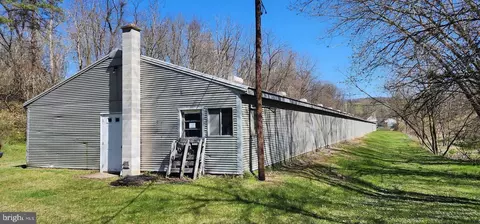 124 Hatchery Rd, Dalmatia, PA 17017