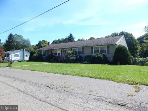 555 11th St, Danville, PA 17821