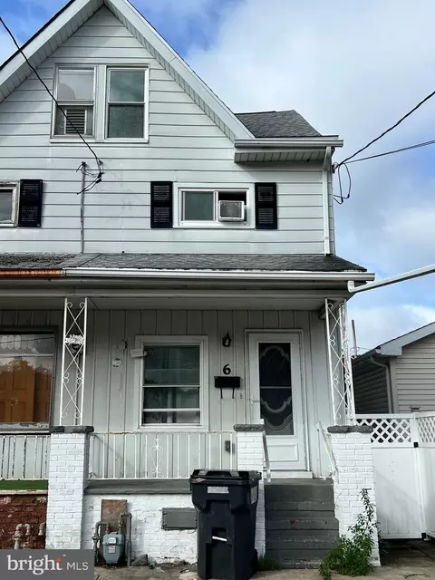 6 S Spruce St, Mount Carmel, PA 17851