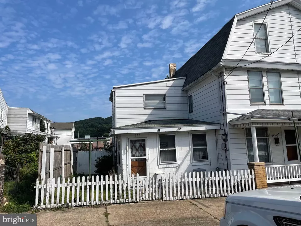 515 E 3rd St, Mount Carmel, PA 17851 1 photo Movoto