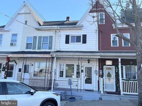 305 S Locust St, Mount Carmel, PA 17851
