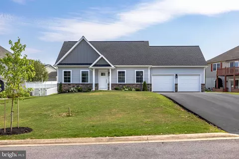 9 Rolling Ridge Dr, Milton, PA 17847