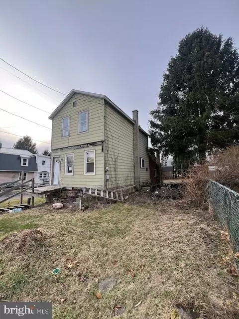 217 School St, Mount Carmel, PA 17851