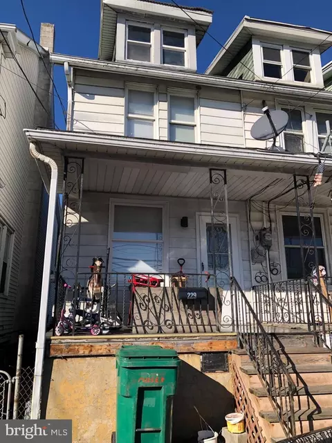 229 W Girard St, Mount Carmel, PA 17851