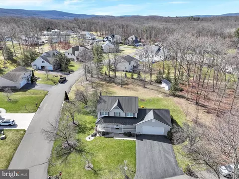 1 Oregon Cir, Kulpmont, PA 17834