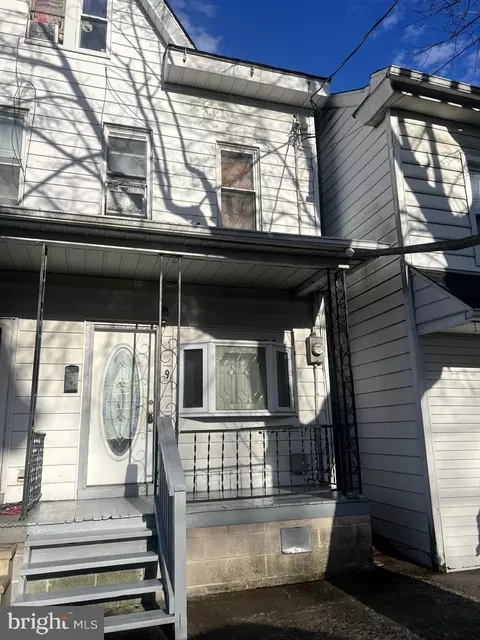 9 N Locust St, Mount Carmel, PA 17851