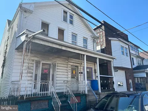 238 W Girard St, Mount Carmel, PA 17851