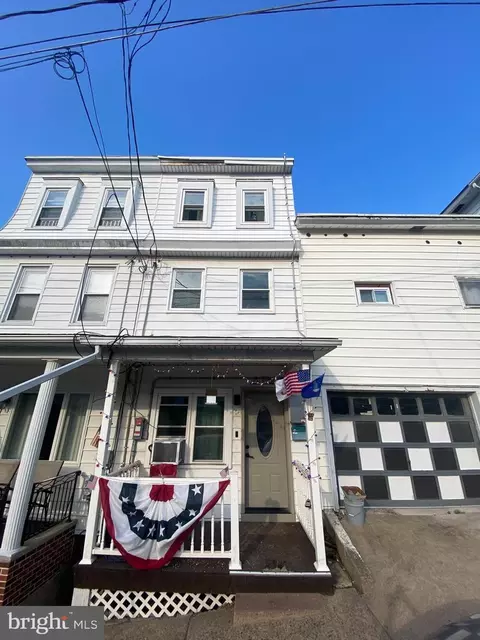 143 S Locust St, Mount Carmel, PA 17851