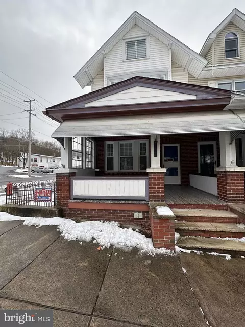 348 S Oak St, Mount Carmel, PA 17851