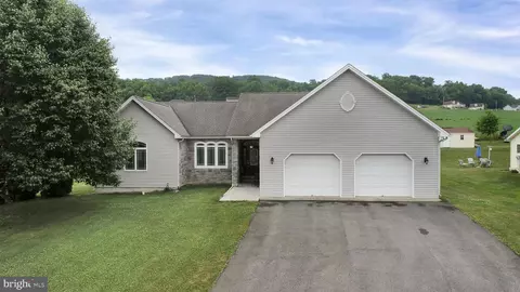 300 School Rd, Dalmatia, PA 17017