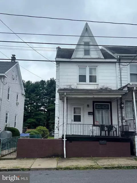 138 W Saylor St, Mount Carmel, PA 17851