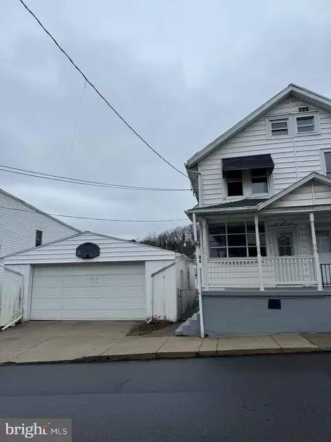 483 W Saylor St, Mount Carmel, PA 17851