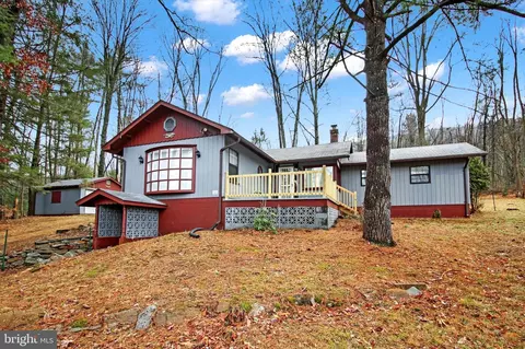 116 General Macarthur Ln, Coal Township, PA 17866