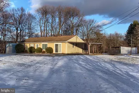 28 Clinton Ave, Shamokin, PA 17872