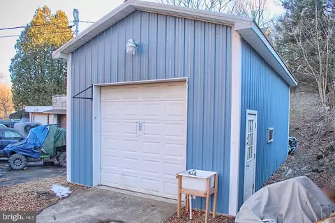 917 Clay St E, Shamokin, PA 17872