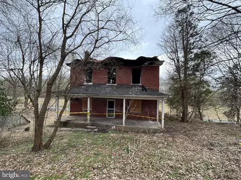210 River Rd, Dalmatia, PA 17017