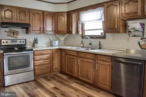 5 Cameron Dr, Elysburg, PA 17824