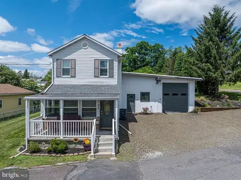 205 N School St, Mount Carmel, PA 17851