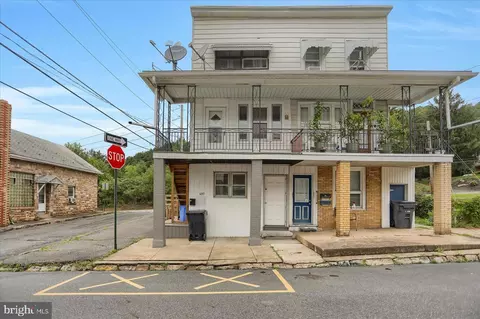 497 W Girard St, Mount Carmel, PA 17851