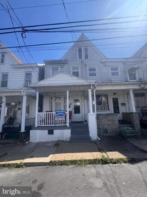 208 W Saylor St, Mount Carmel, PA 17851