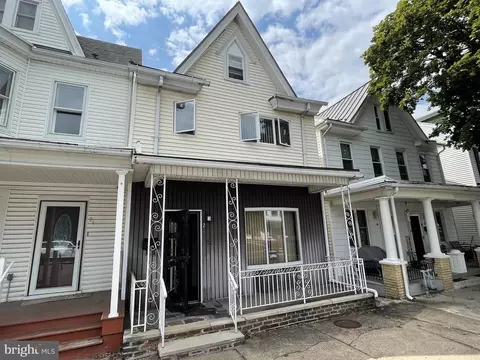 26 N Maple St, Mount Carmel, PA 17851