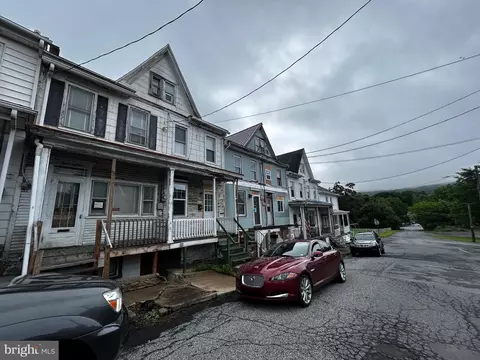 415 N Maple St, Mount Carmel, PA 17851