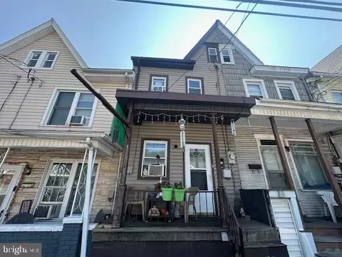 144 W Girard St, Mount Carmel, PA 17851