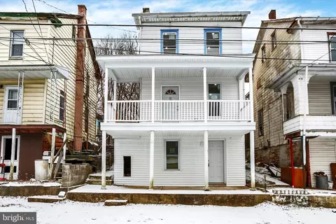 1228 Pulaski Ave, Coal Township, PA 17866