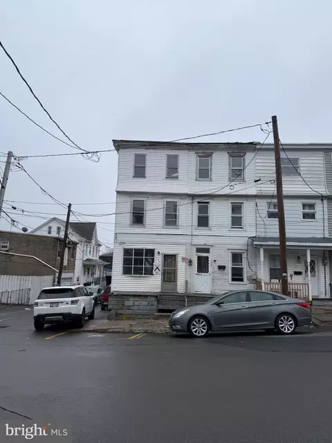 122 S Vine St, Mount Carmel, PA 17851