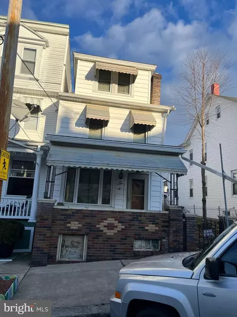 321 S Vine St, Mount Carmel, PA 17851
