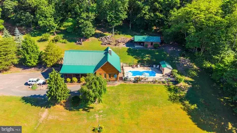 1183 Reading Tpke, Paxinos, PA 17860