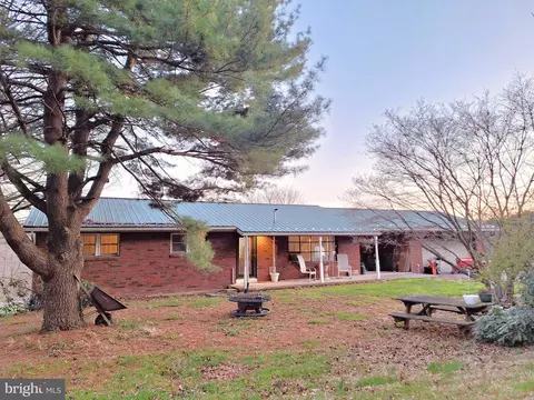 4262 Upper Rd, Shamokin, PA 17872