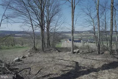 W Mountain Road, Paxinos, PA 17860