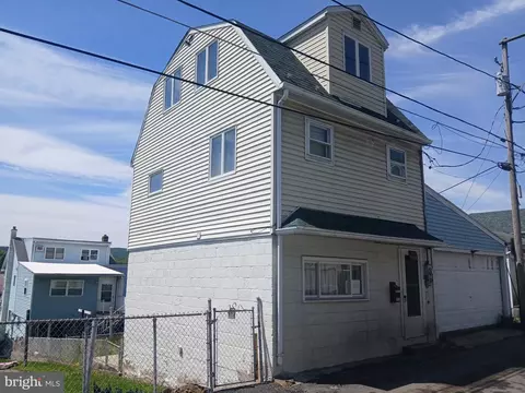1548 W Independence St, Coal Township, PA 17866